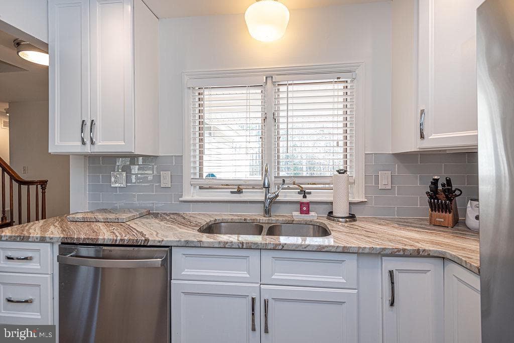 566 Ocean Parkway photo 13