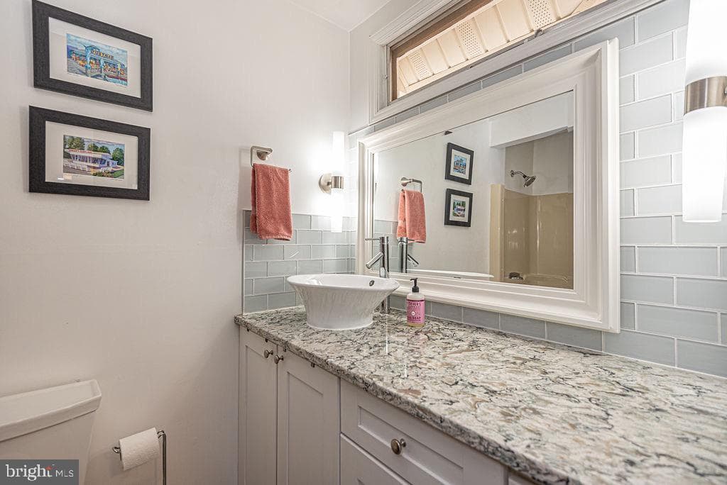 566 Ocean Parkway photo 27