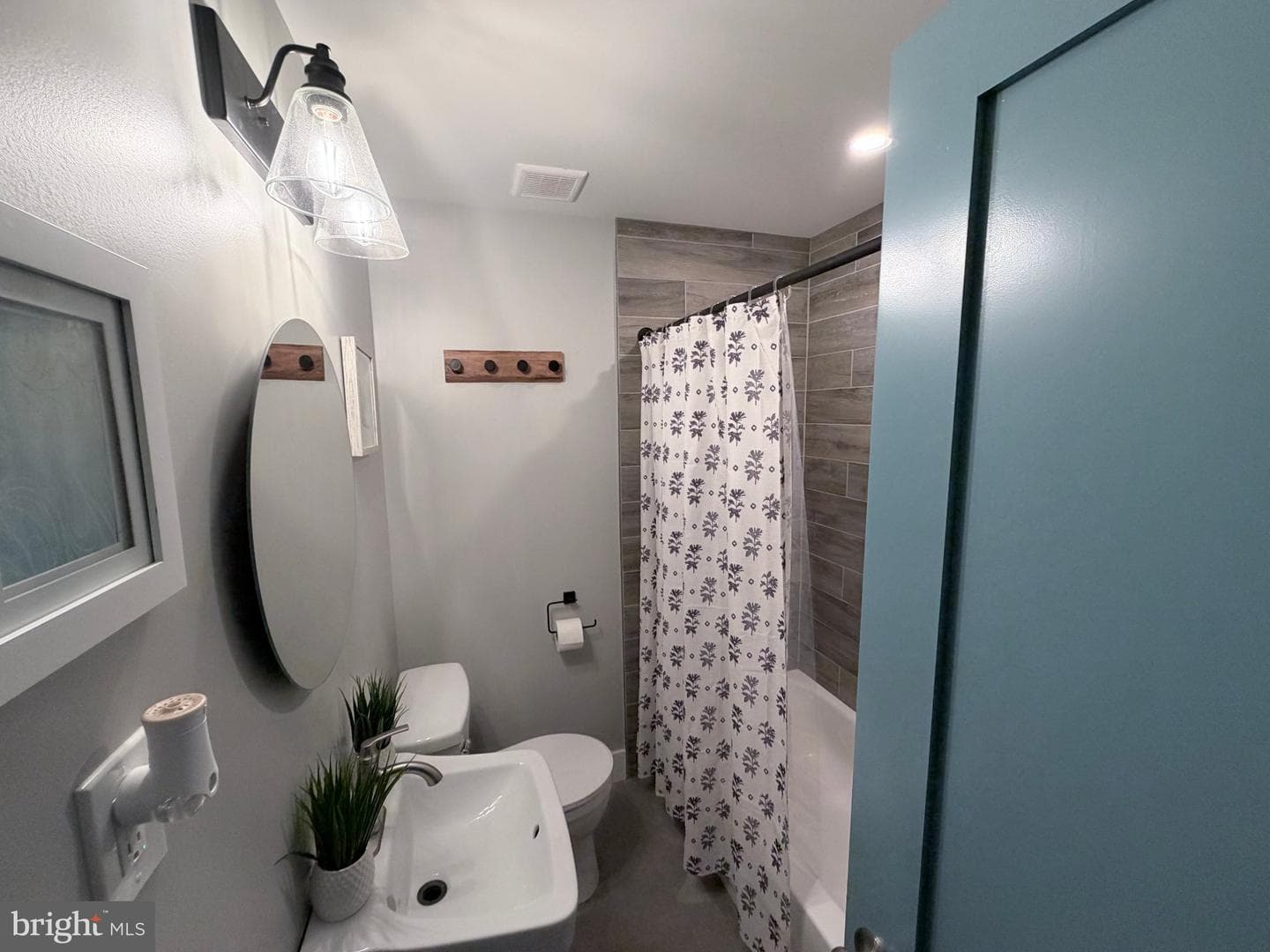 1407 N Saint Louis Avenue #1 photo 48