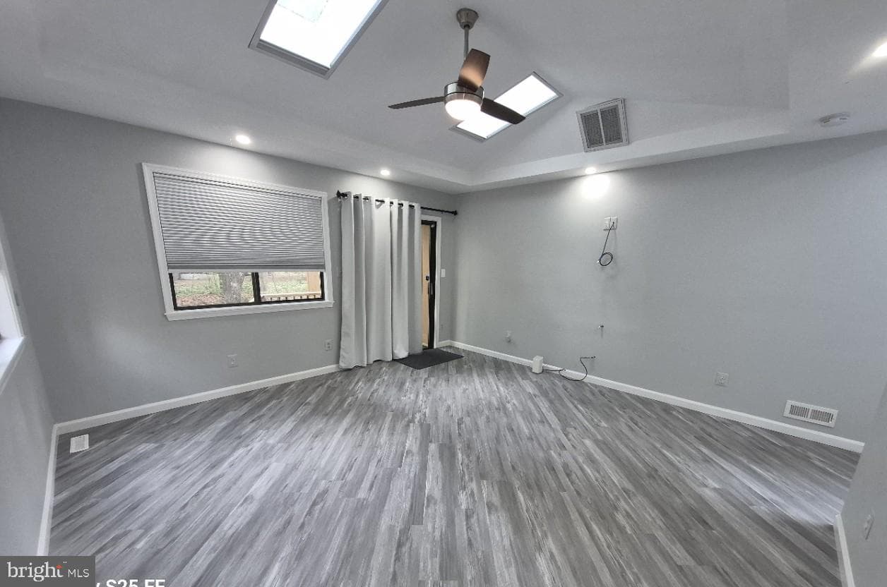220 Ocean photo 13