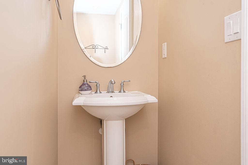 301 14th St # 205 photo 41