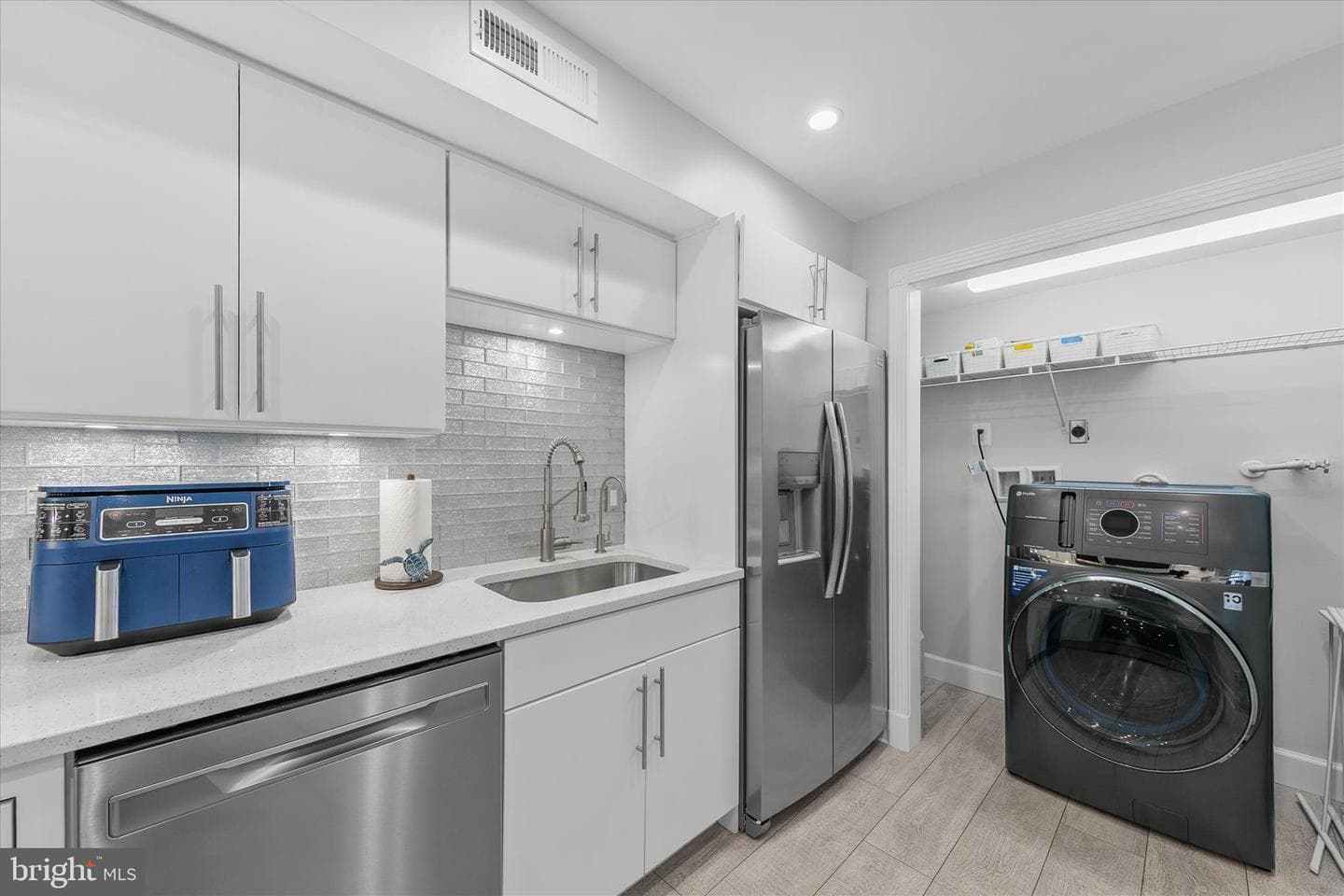 14301 Tunnel Ave # 1B photo 13