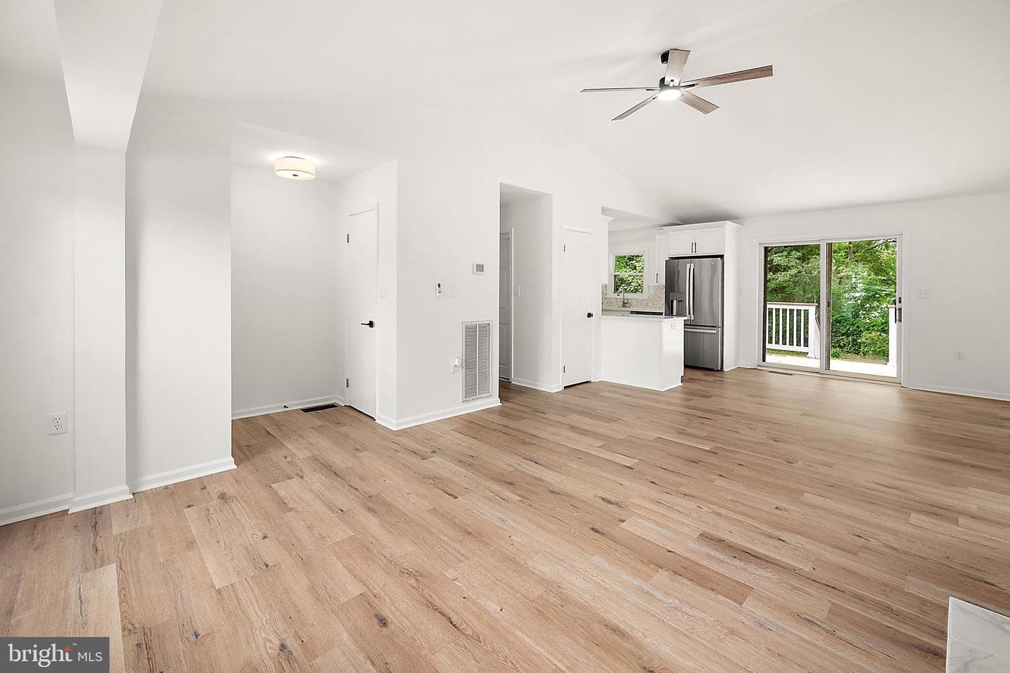302 Franklin Avenue photo 9