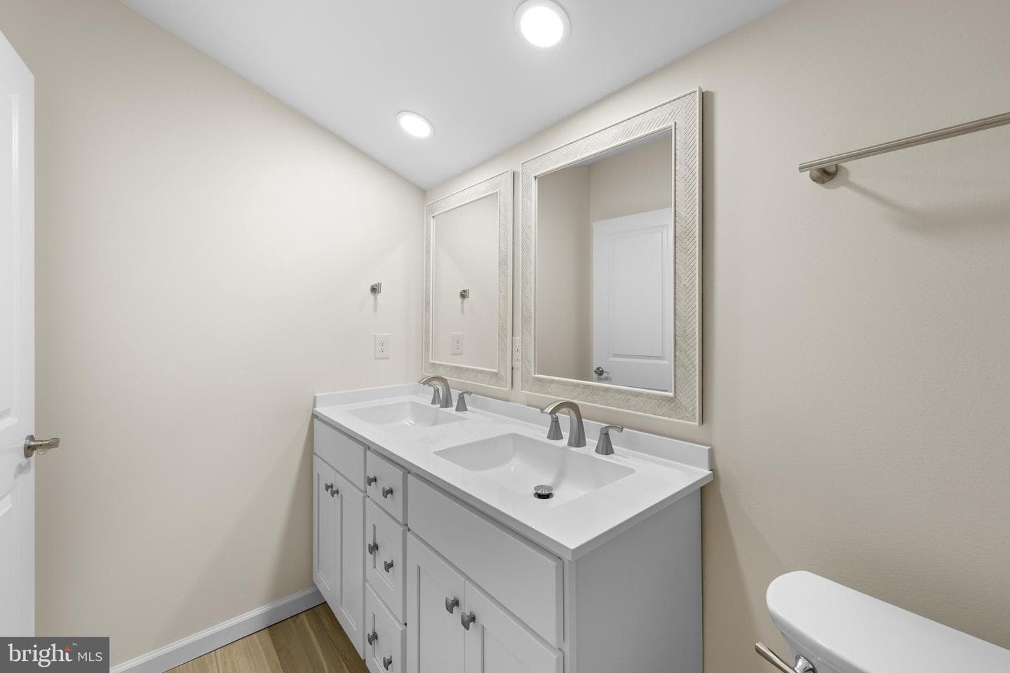 12 Burley Street photo 41