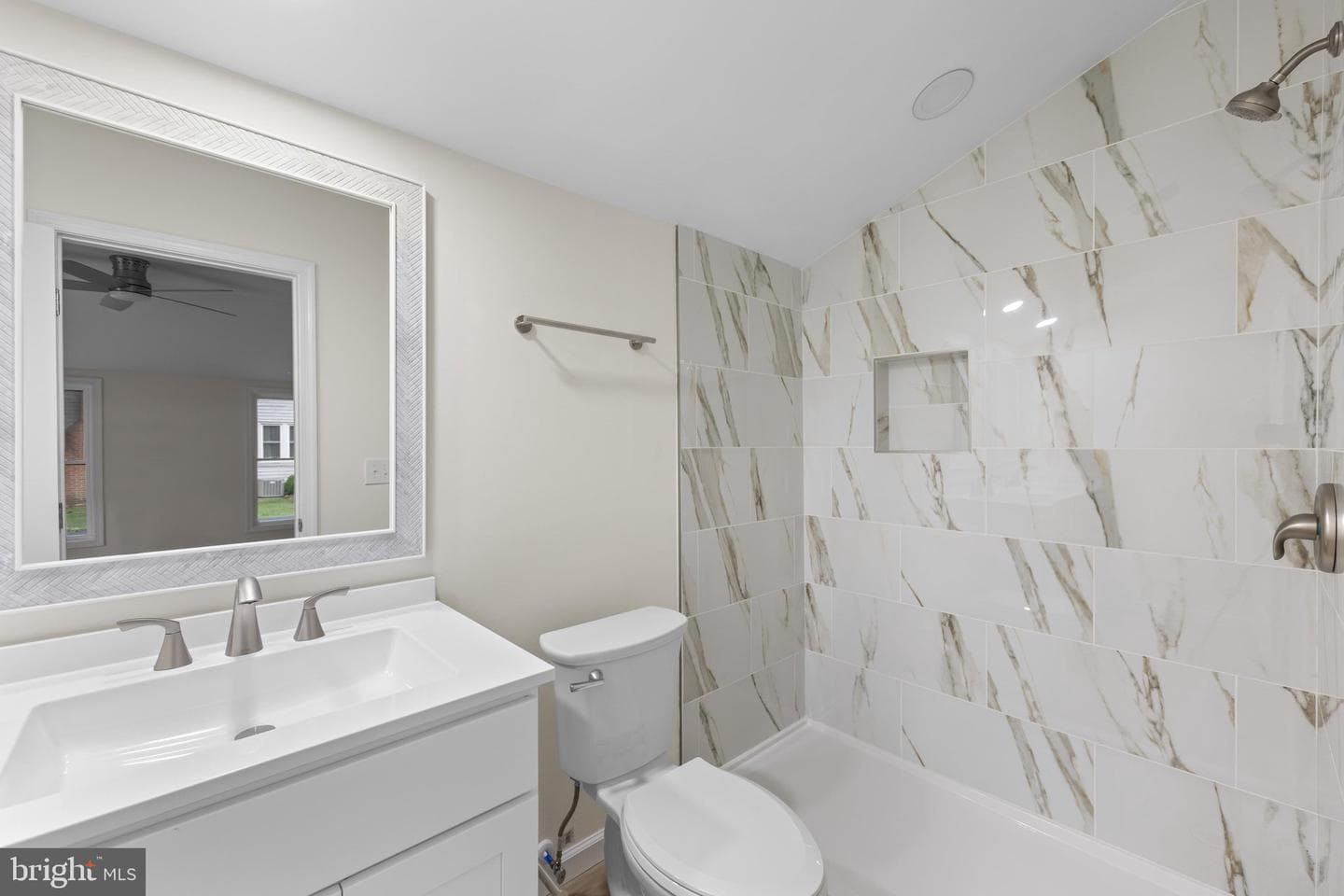 12 Burley Street photo 42
