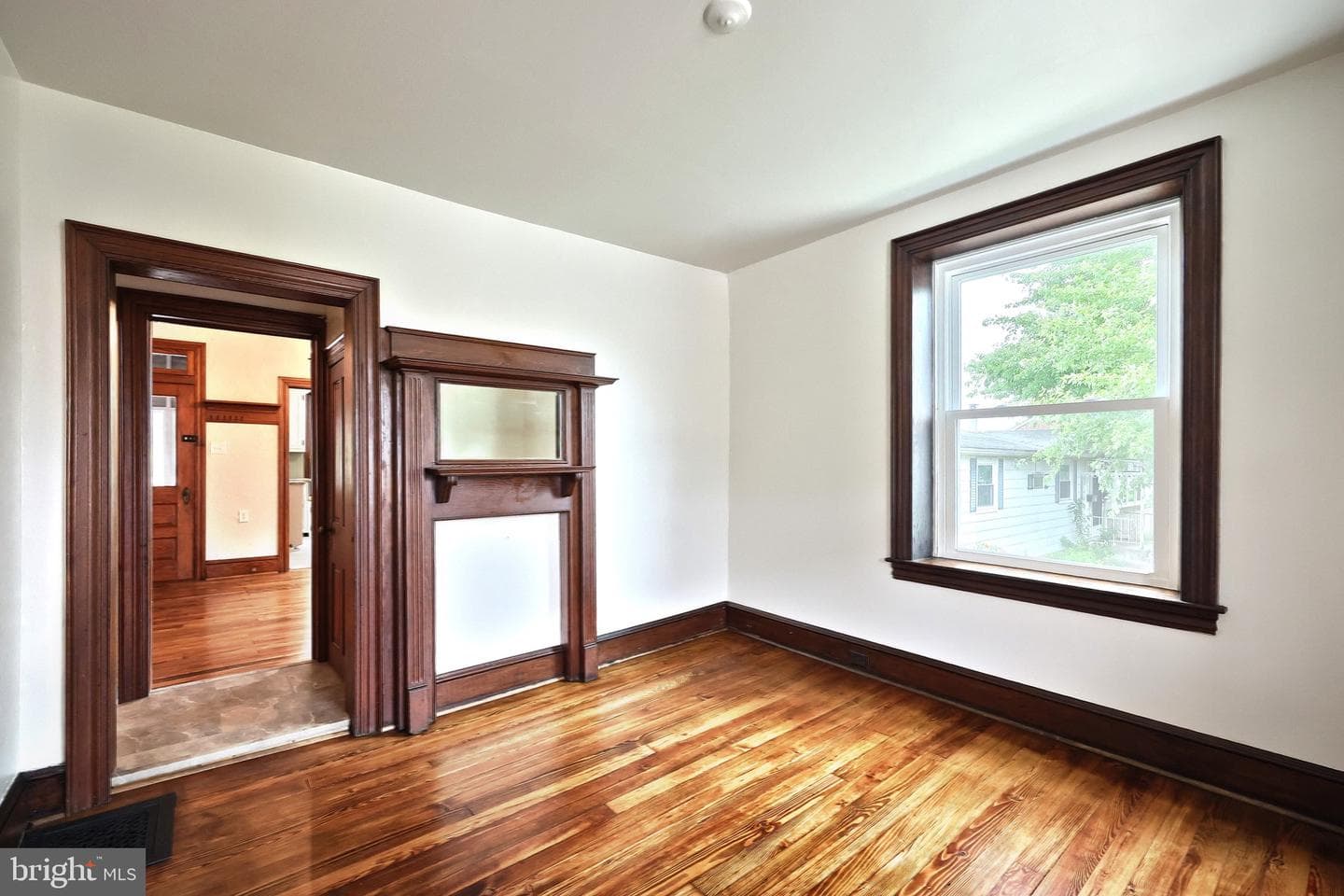 415 Lincoln Way West photo 16