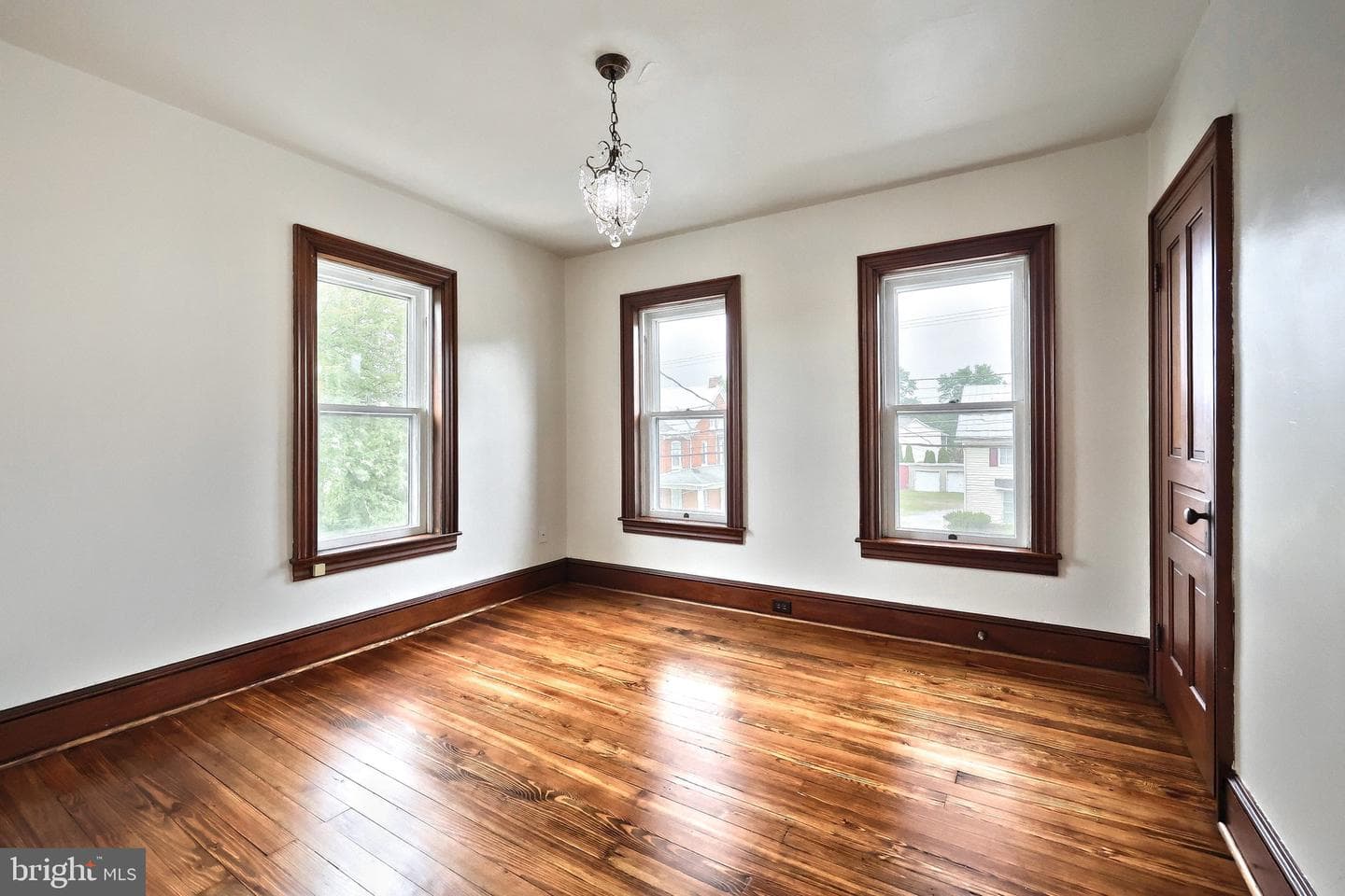 415 Lincoln Way West photo 21