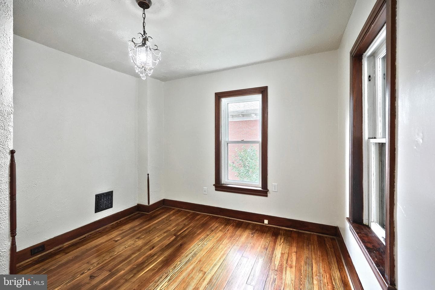 415 Lincoln Way West photo 28