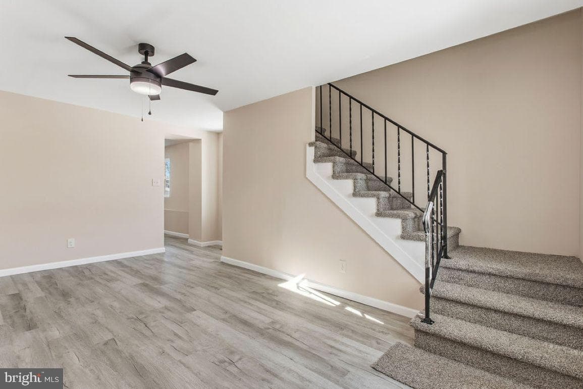 114 E York Street photo 4