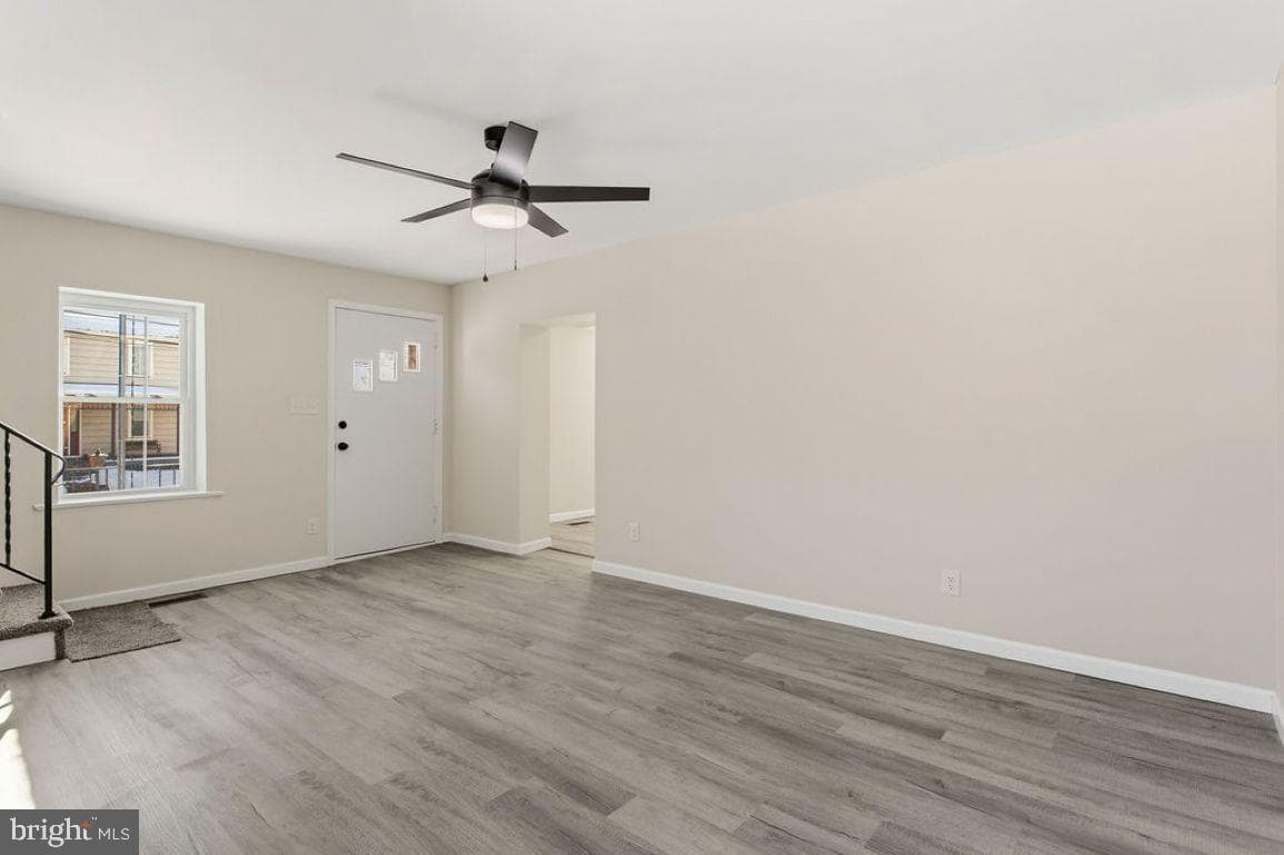114 E York Street photo 5