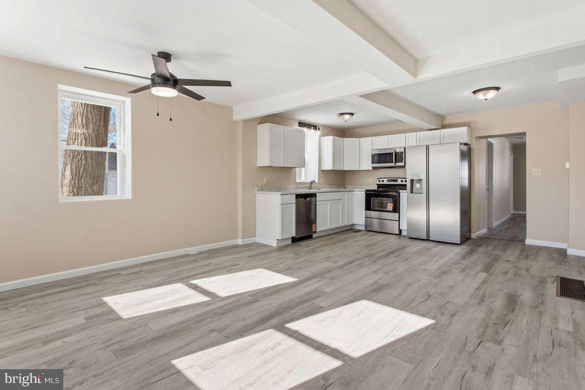 114 E York Street photo 6