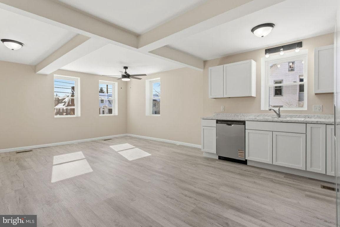 114 E York Street photo 8