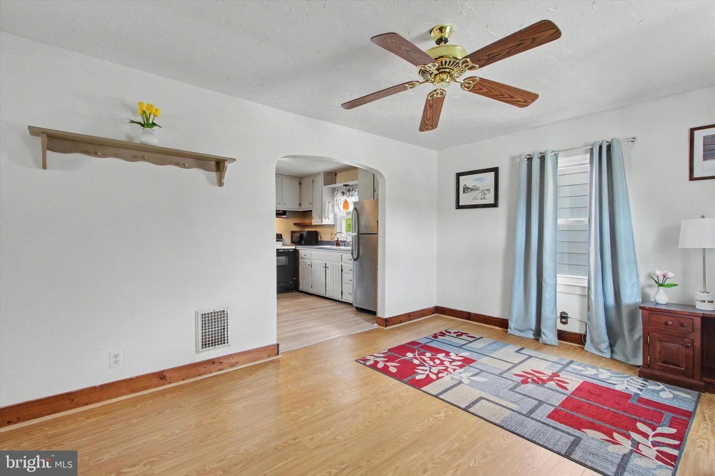 371 Maple Avenue photo 11