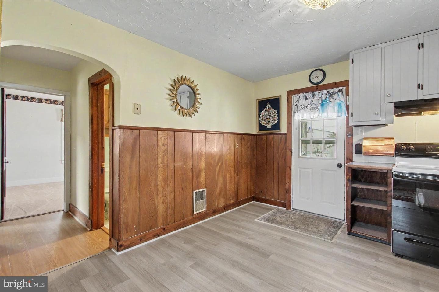 371 Maple Avenue photo 18