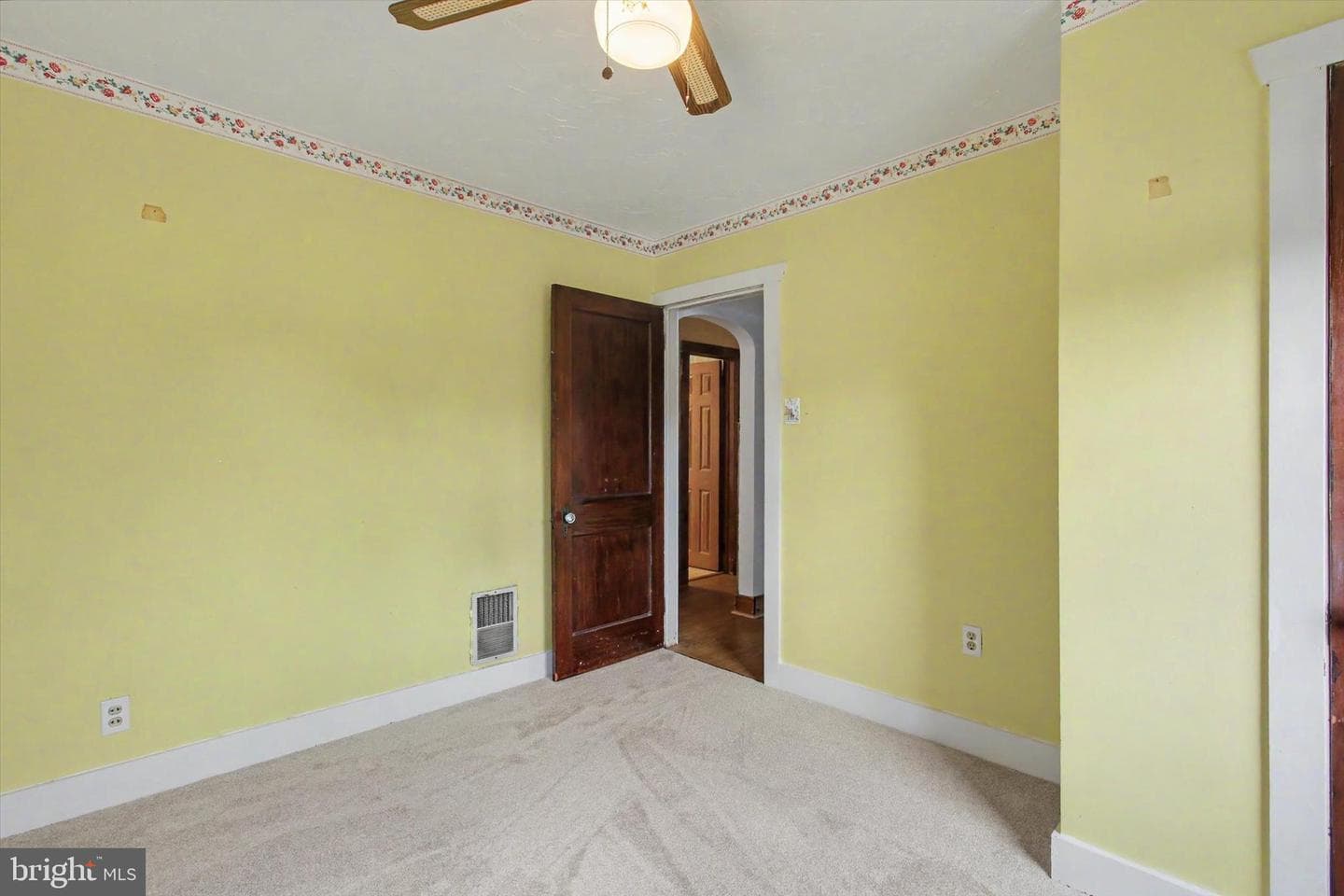371 Maple Avenue photo 22