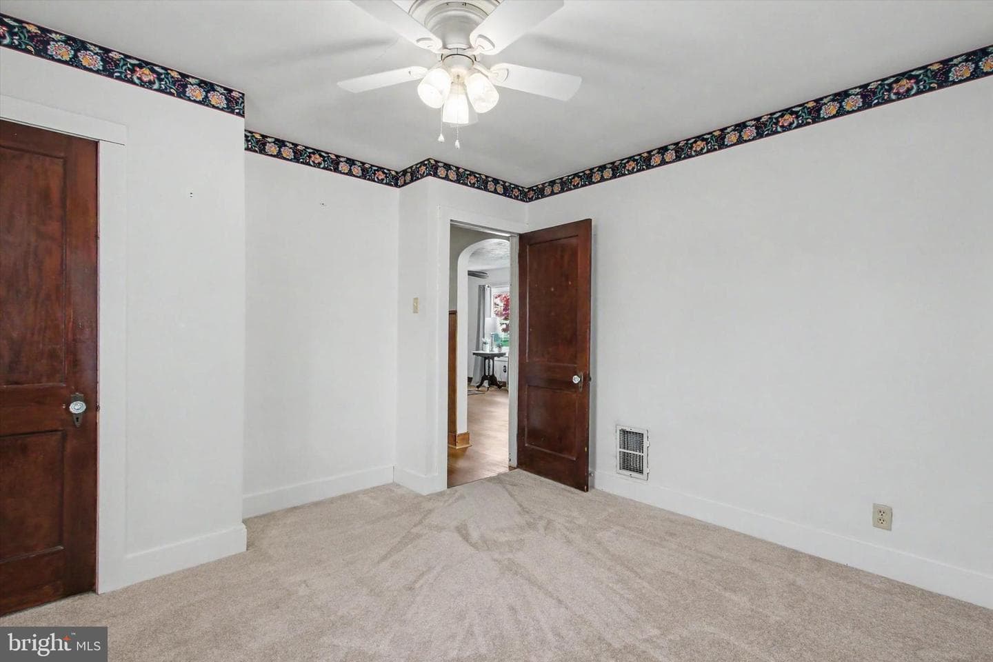 371 Maple Avenue photo 28