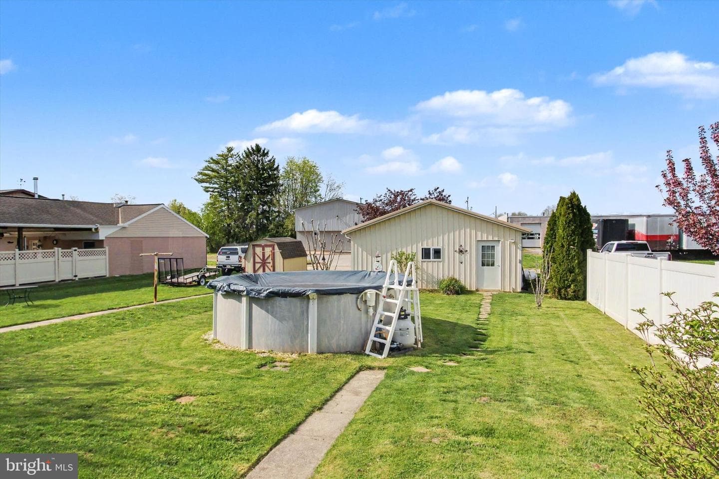 371 Maple Avenue photo 4