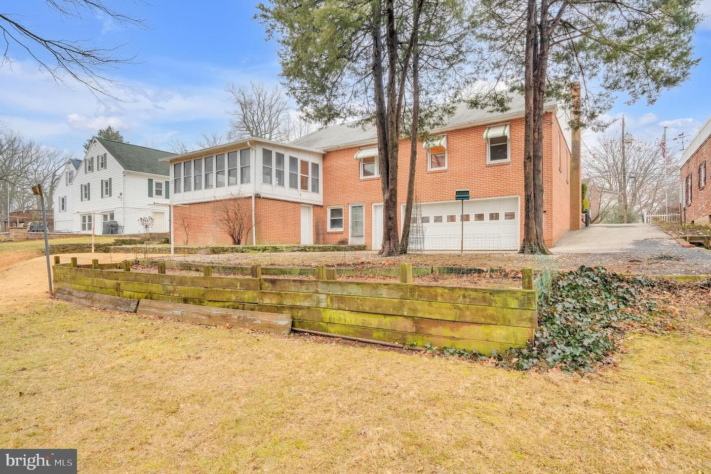 542 Hillcrest Place photo 4