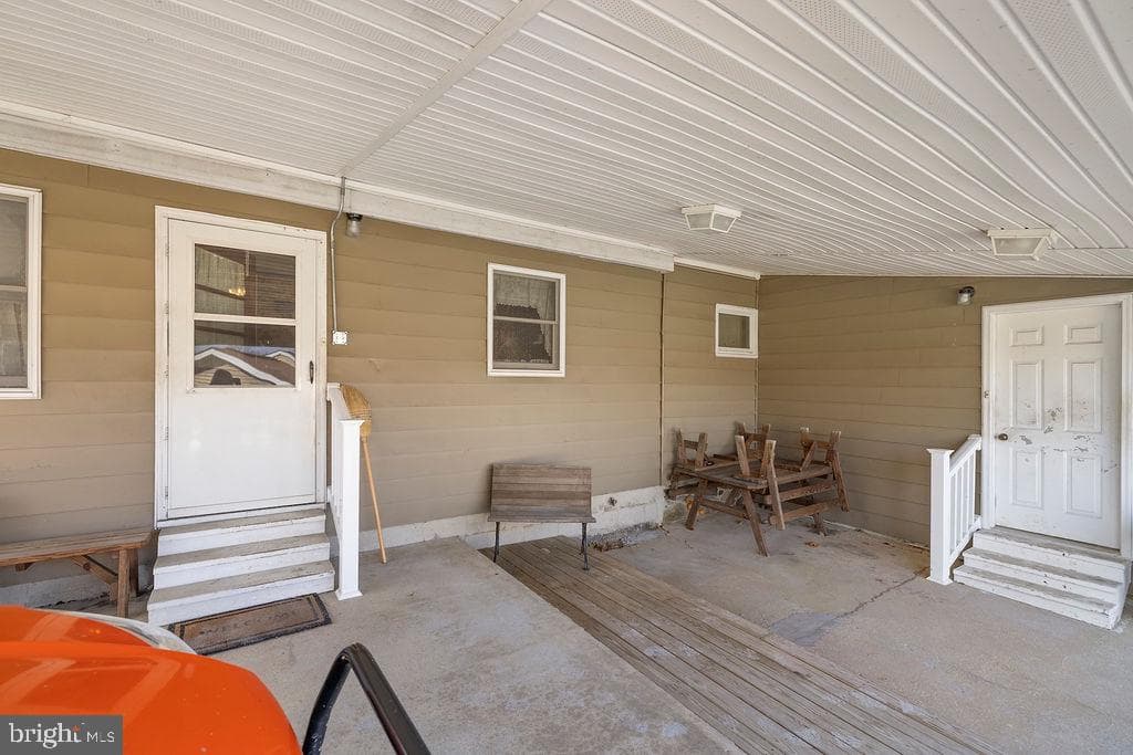 470 Racetrack Road photo 5
