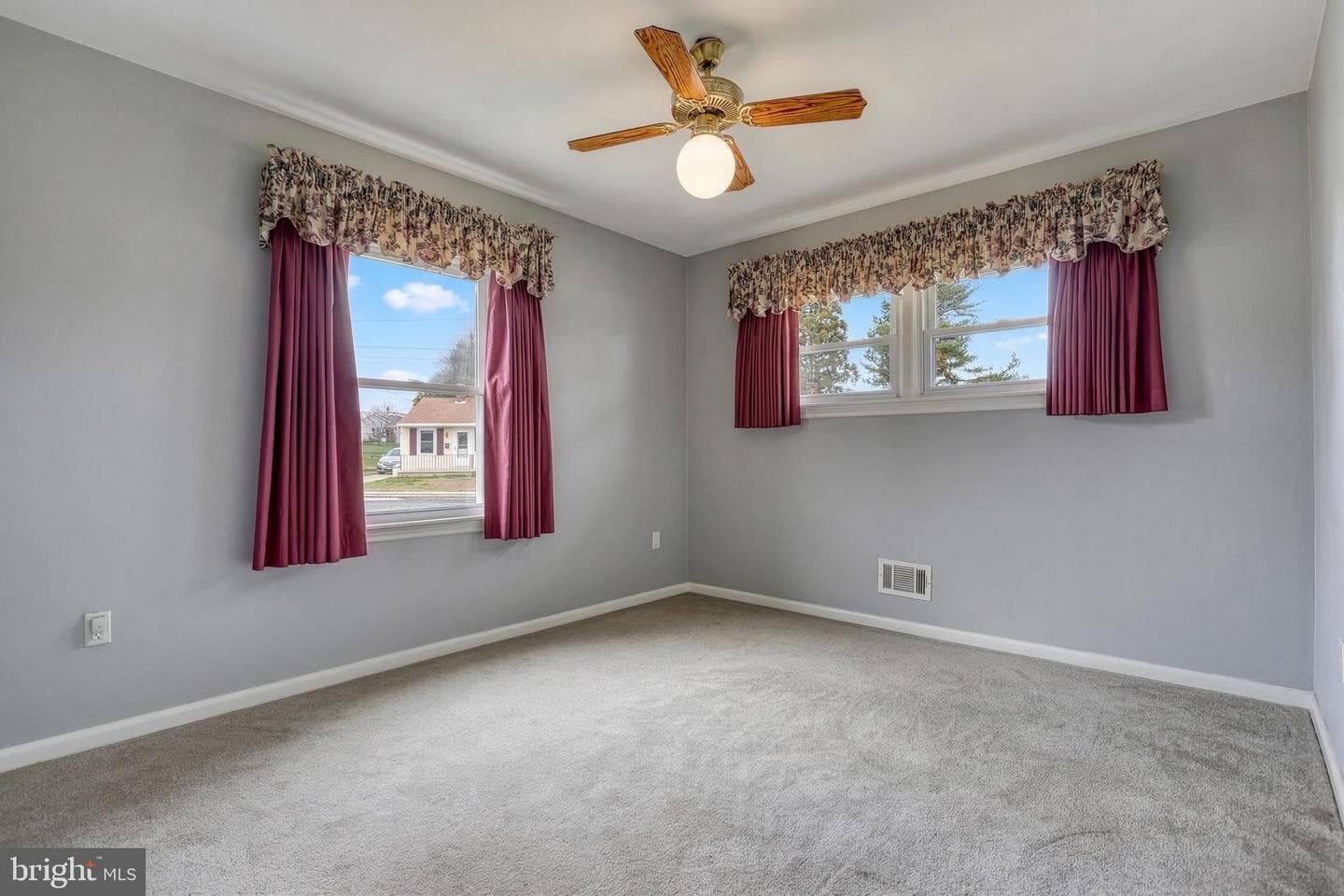 30 Lincoln Drive photo 32