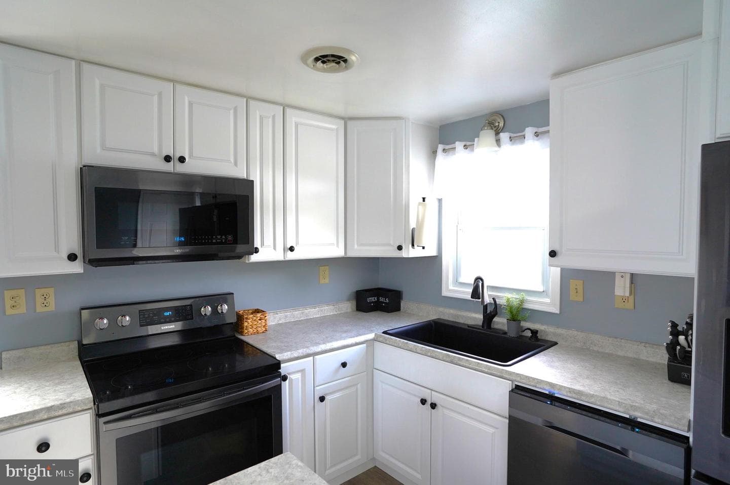 85 E Locust Lane photo 9