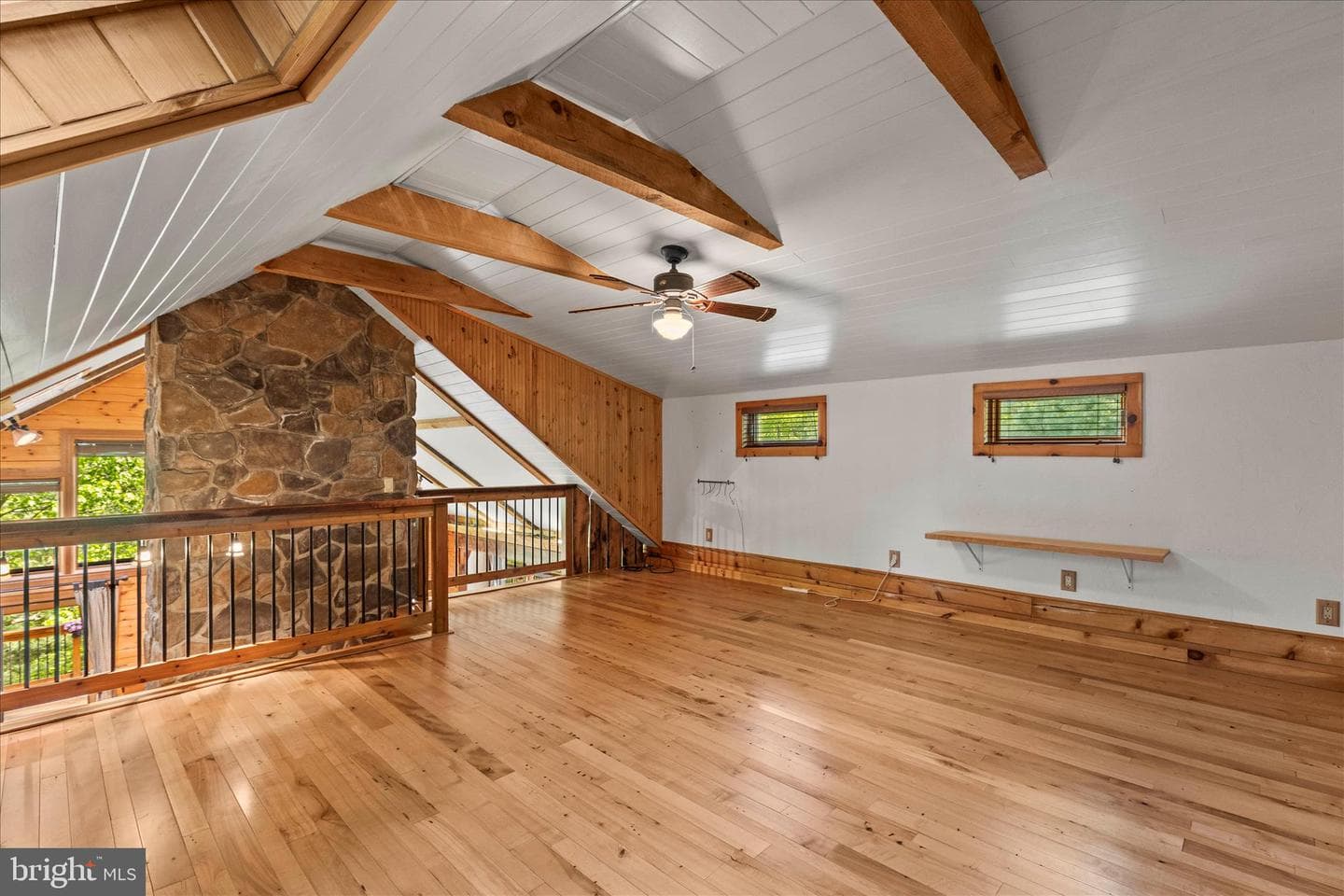 166 Woodview Road photo 34