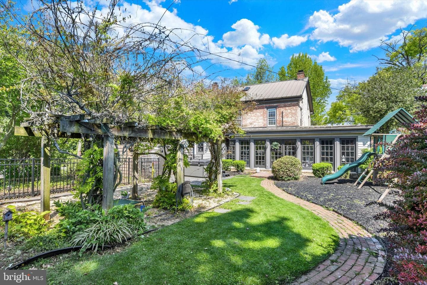 221 Lincoln Way W photo 36