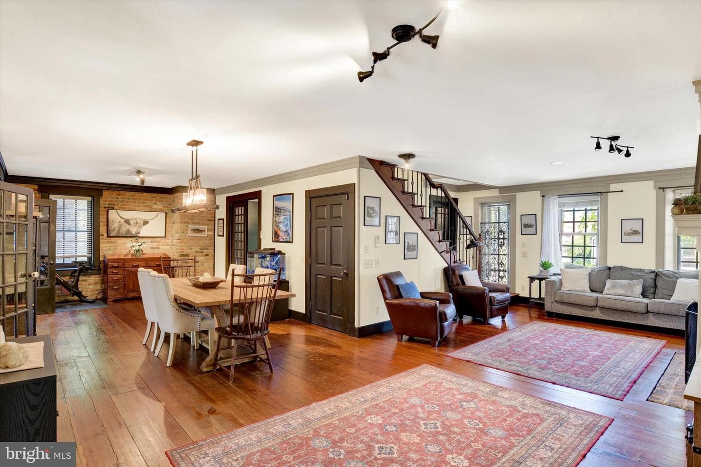 221 Lincoln Way W photo 7