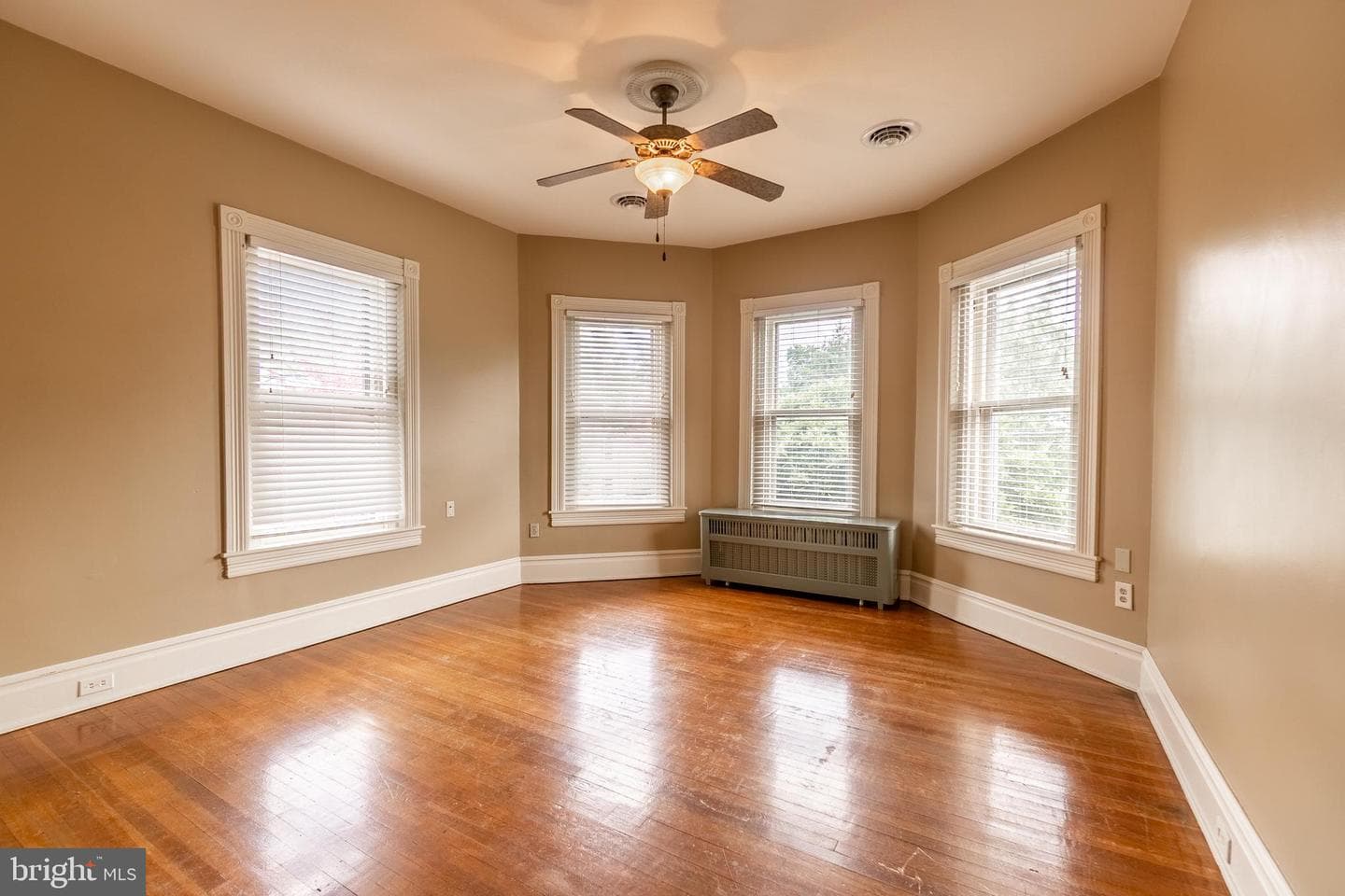 300 Lincoln Way W photo 24