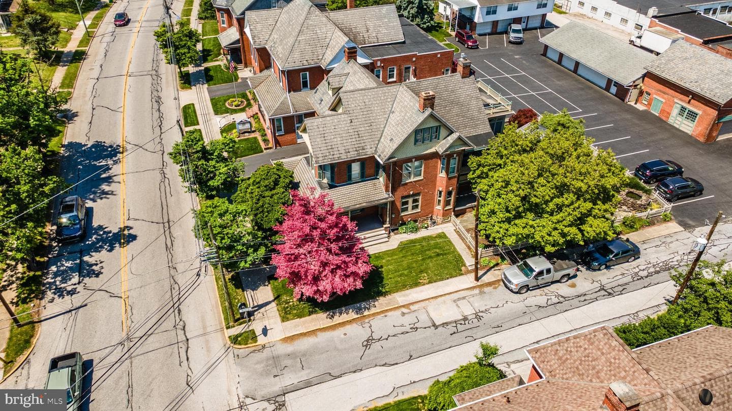 300 Lincoln Way W photo 57