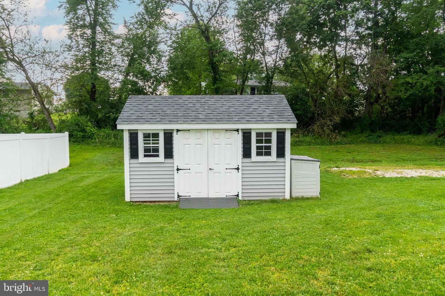 141 Oxford Boulevard photo 29