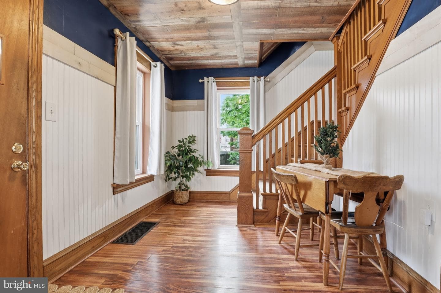 103 W King Street photo 18