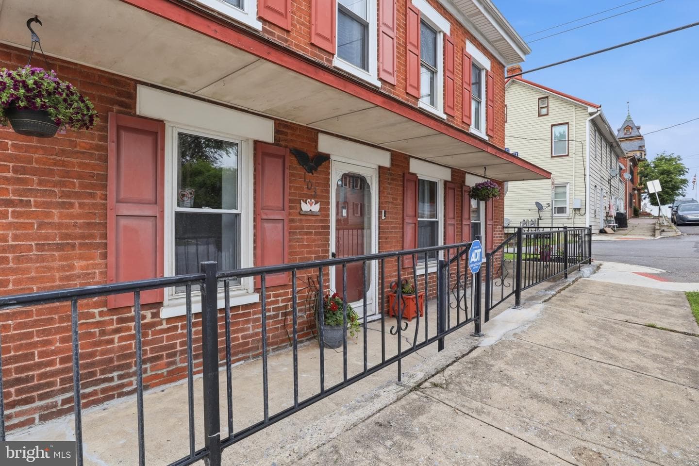 103 W King Street photo 3