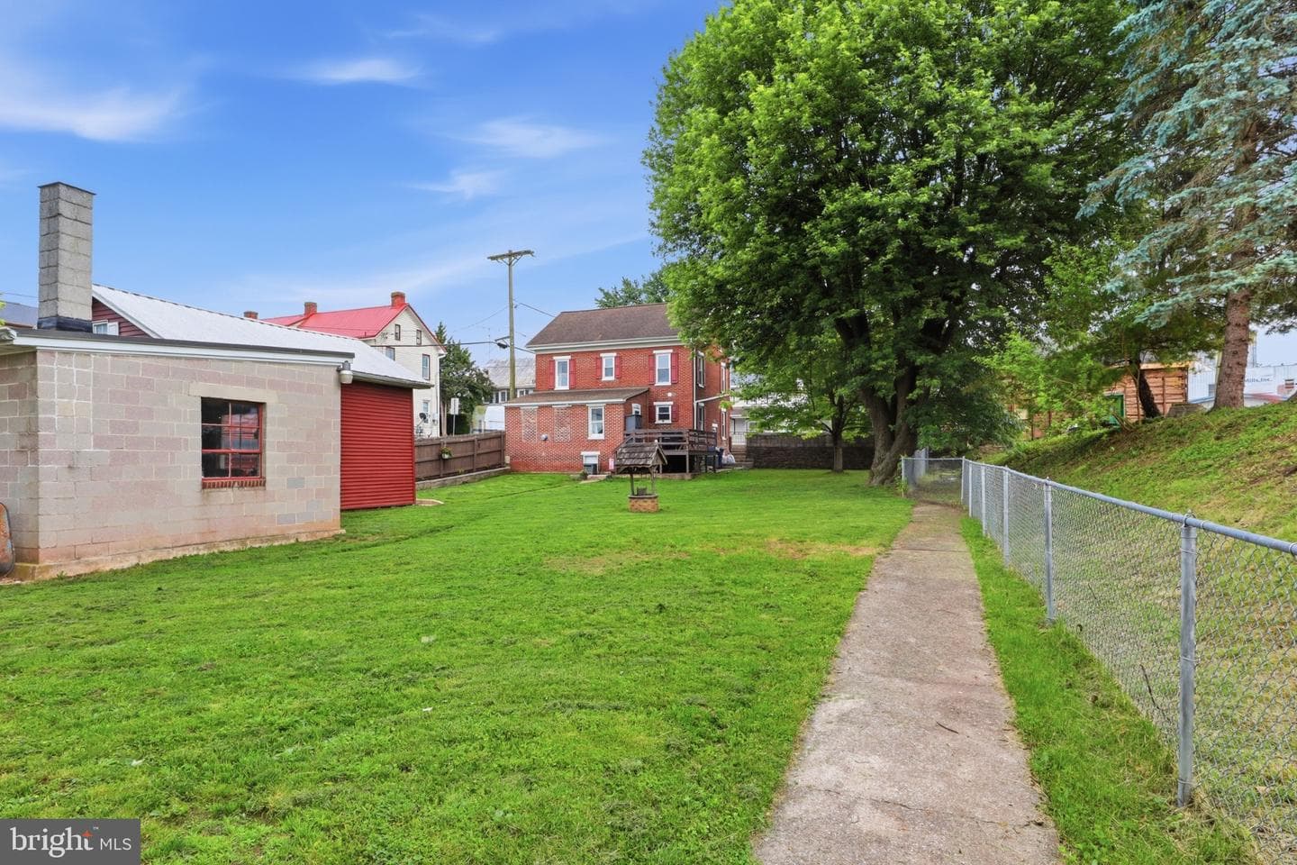103 W King Street photo 36