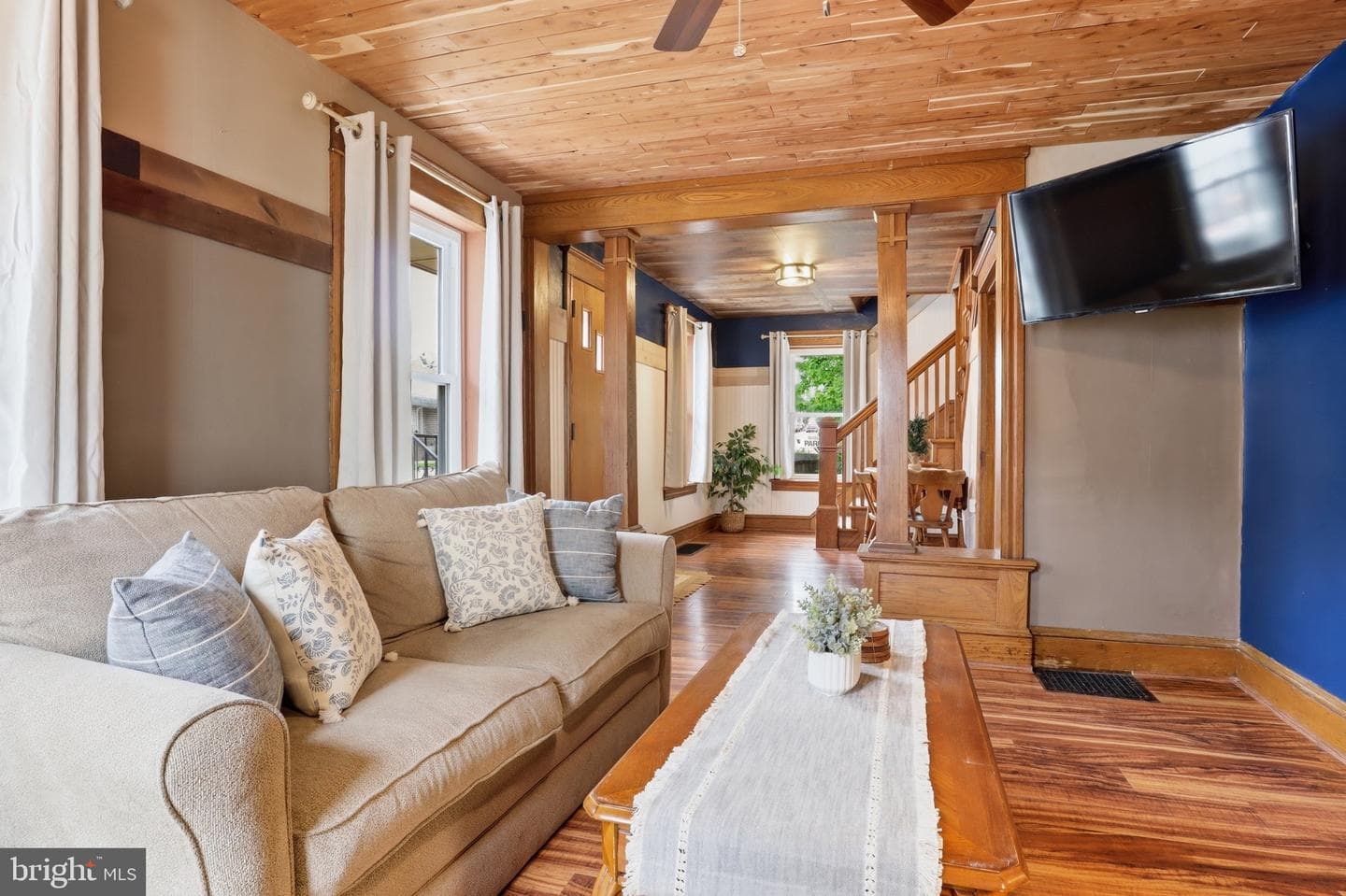103 W King Street photo 7