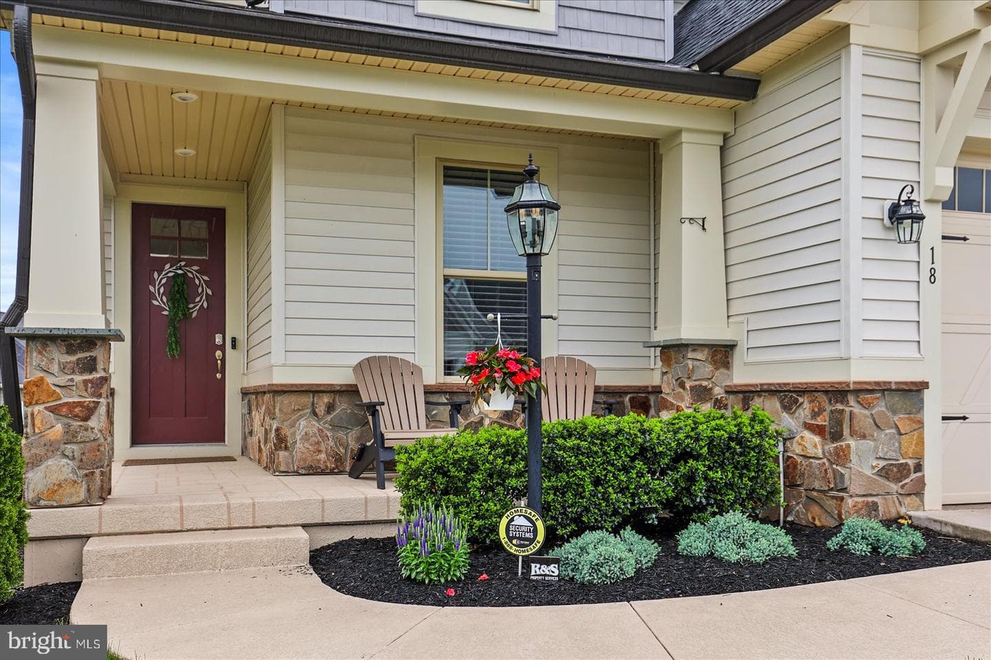 18 Broomsedge Lane photo 4