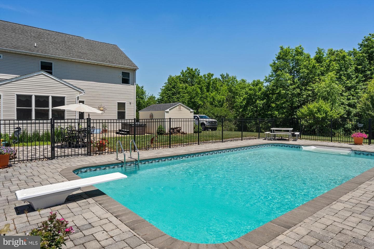 75 Saint Johns Road W photo 64