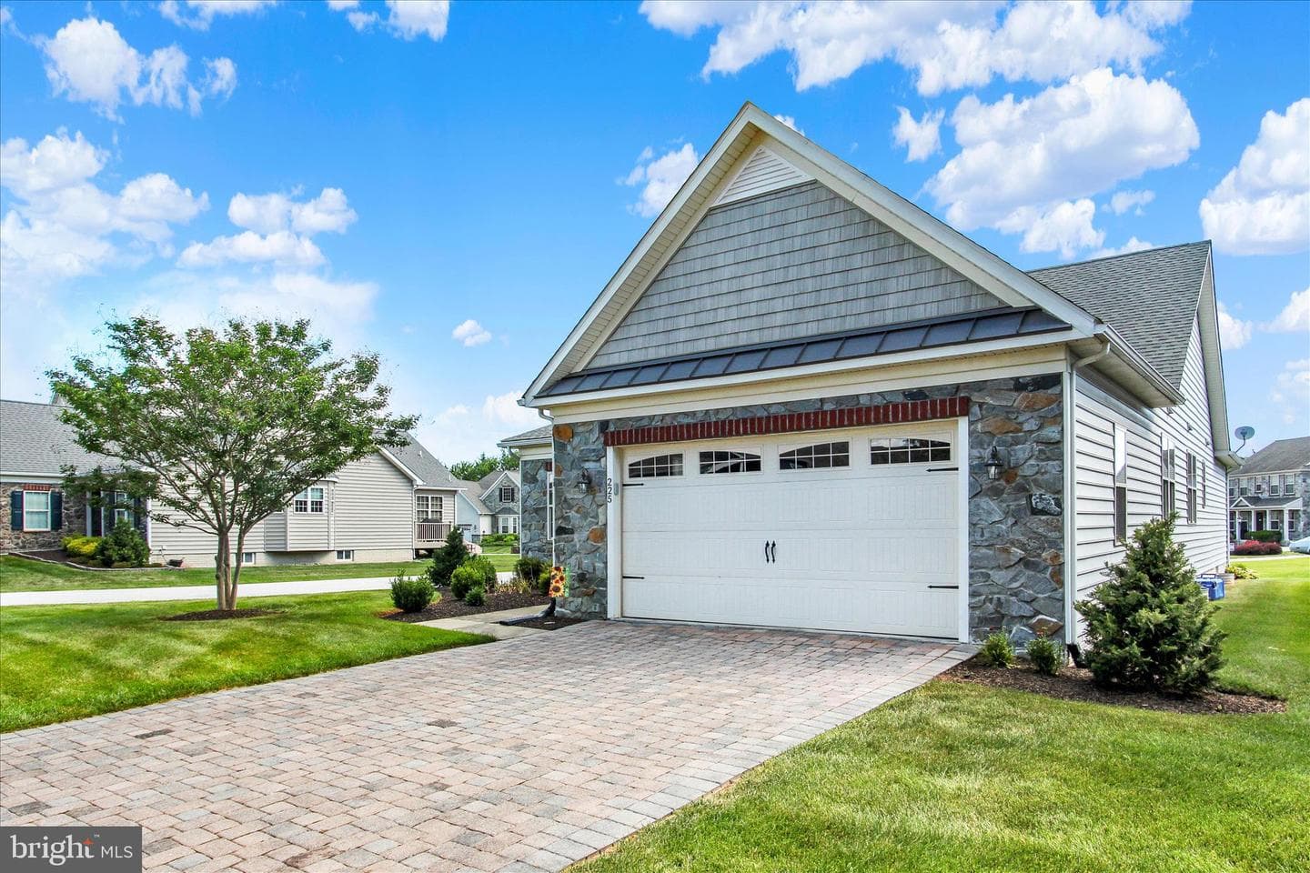 225 Savannah Drive photo 3