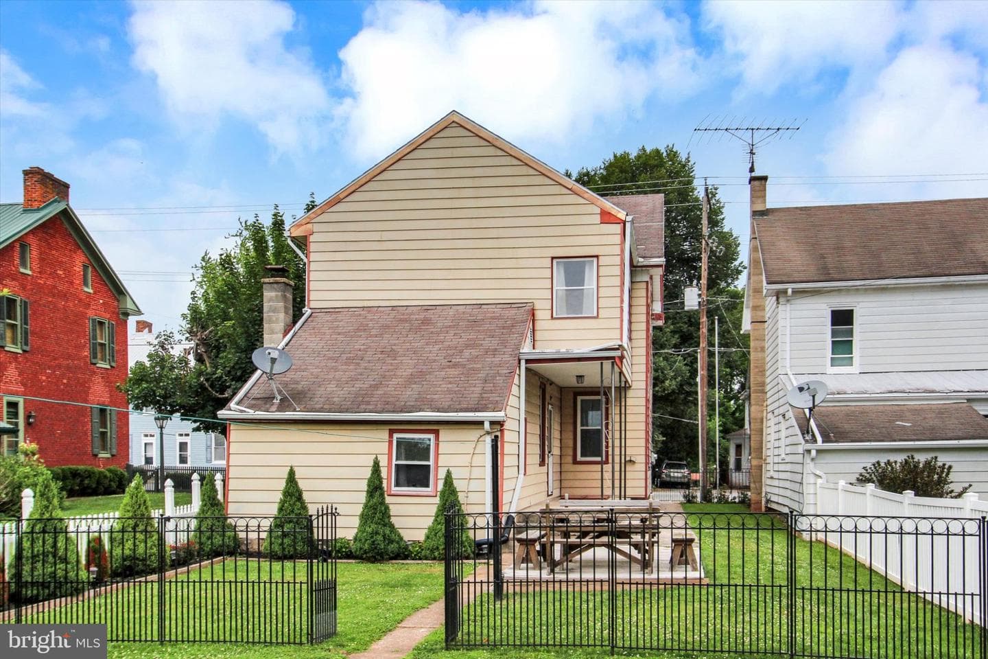 526 W King Street photo 27