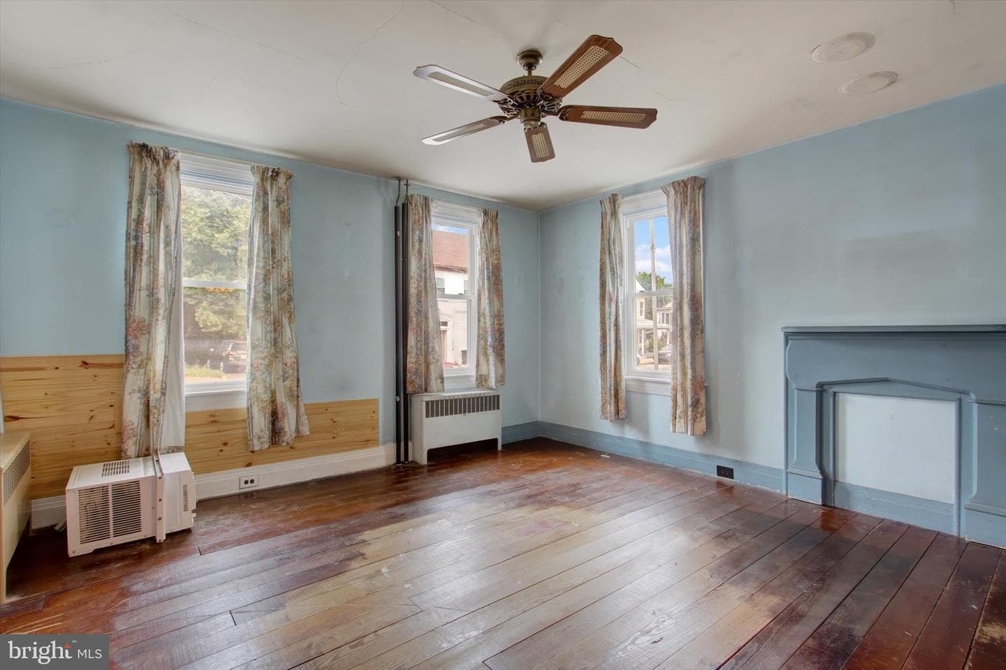 526 W King Street photo 4