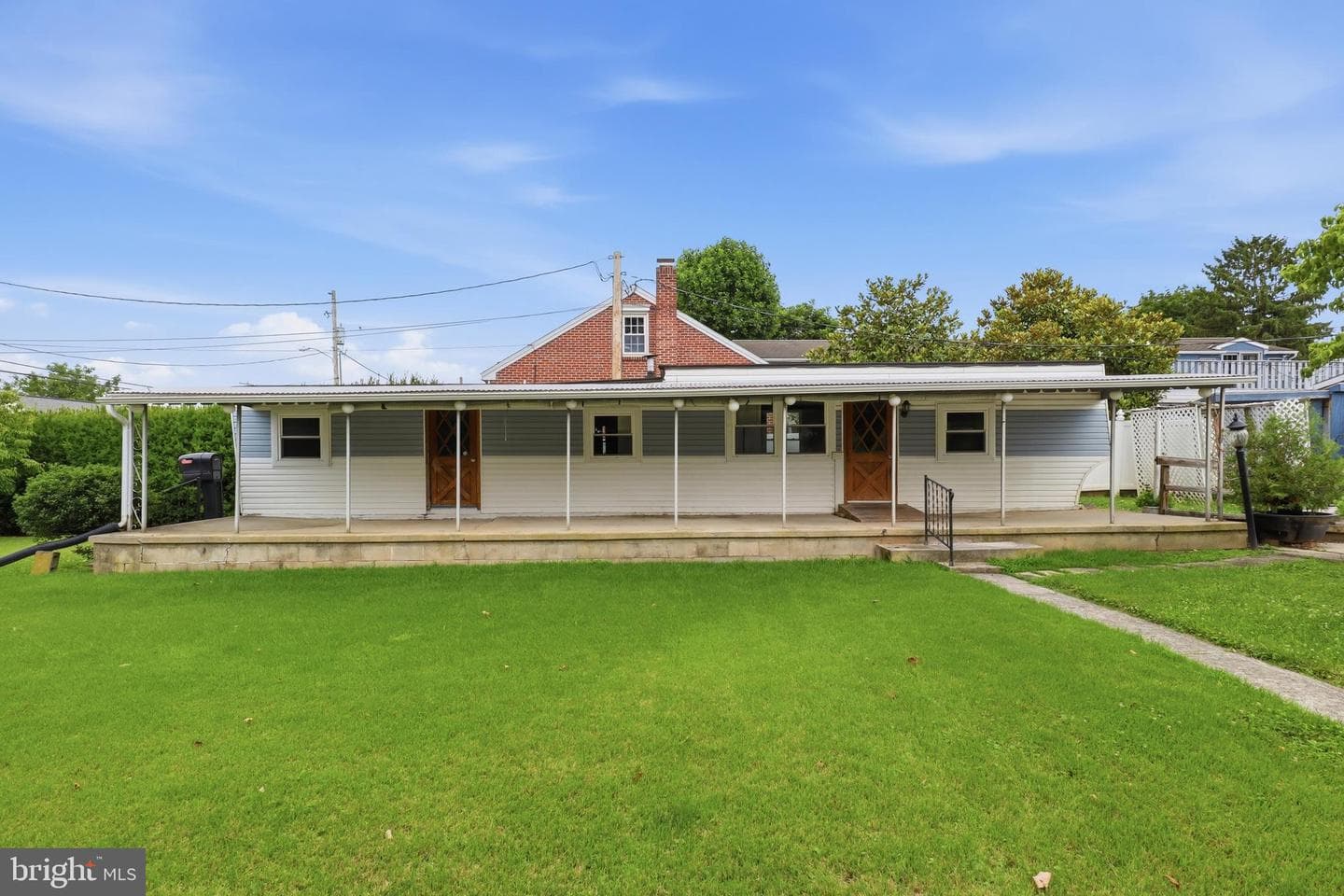 374 Maple Avenue photo 16