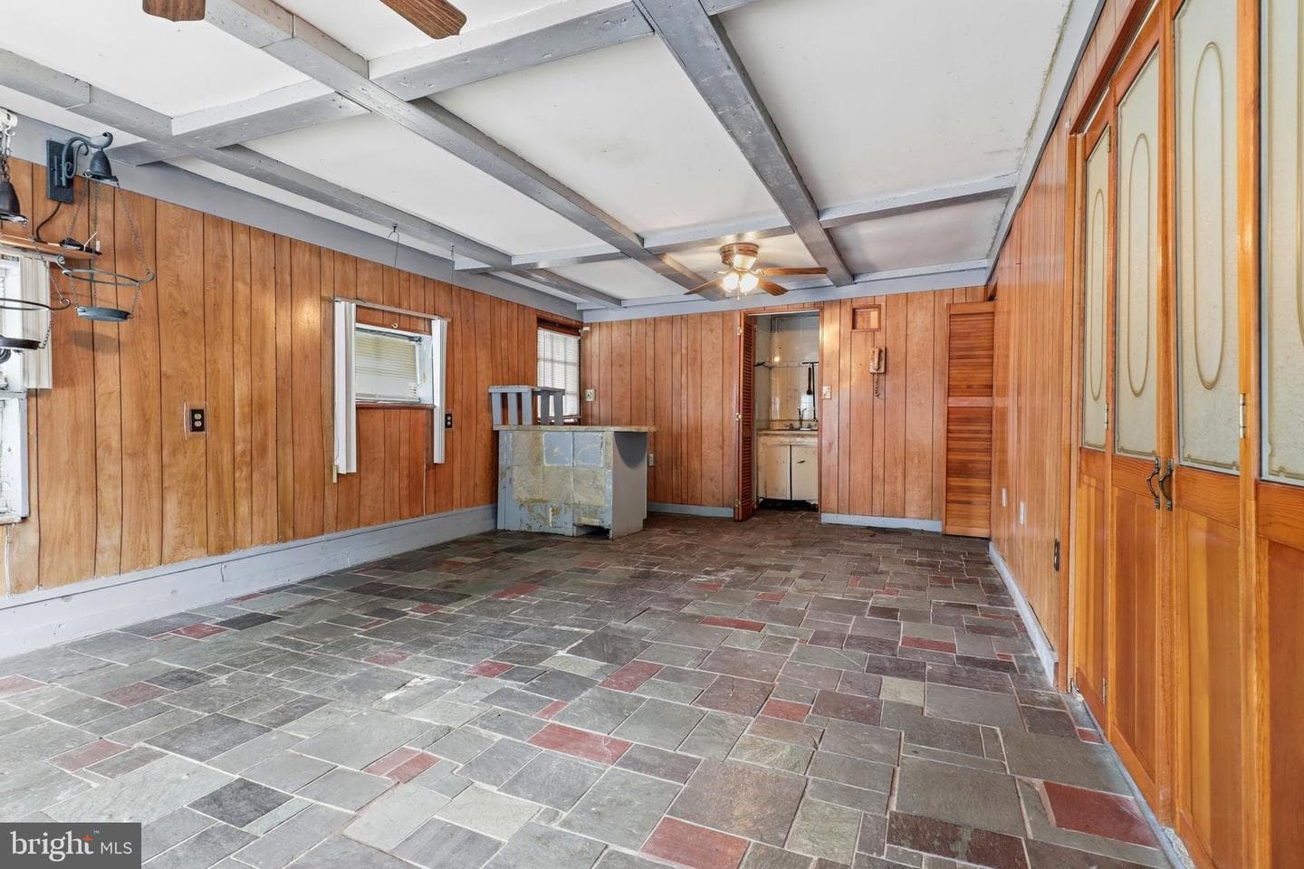 374 Maple Avenue photo 5