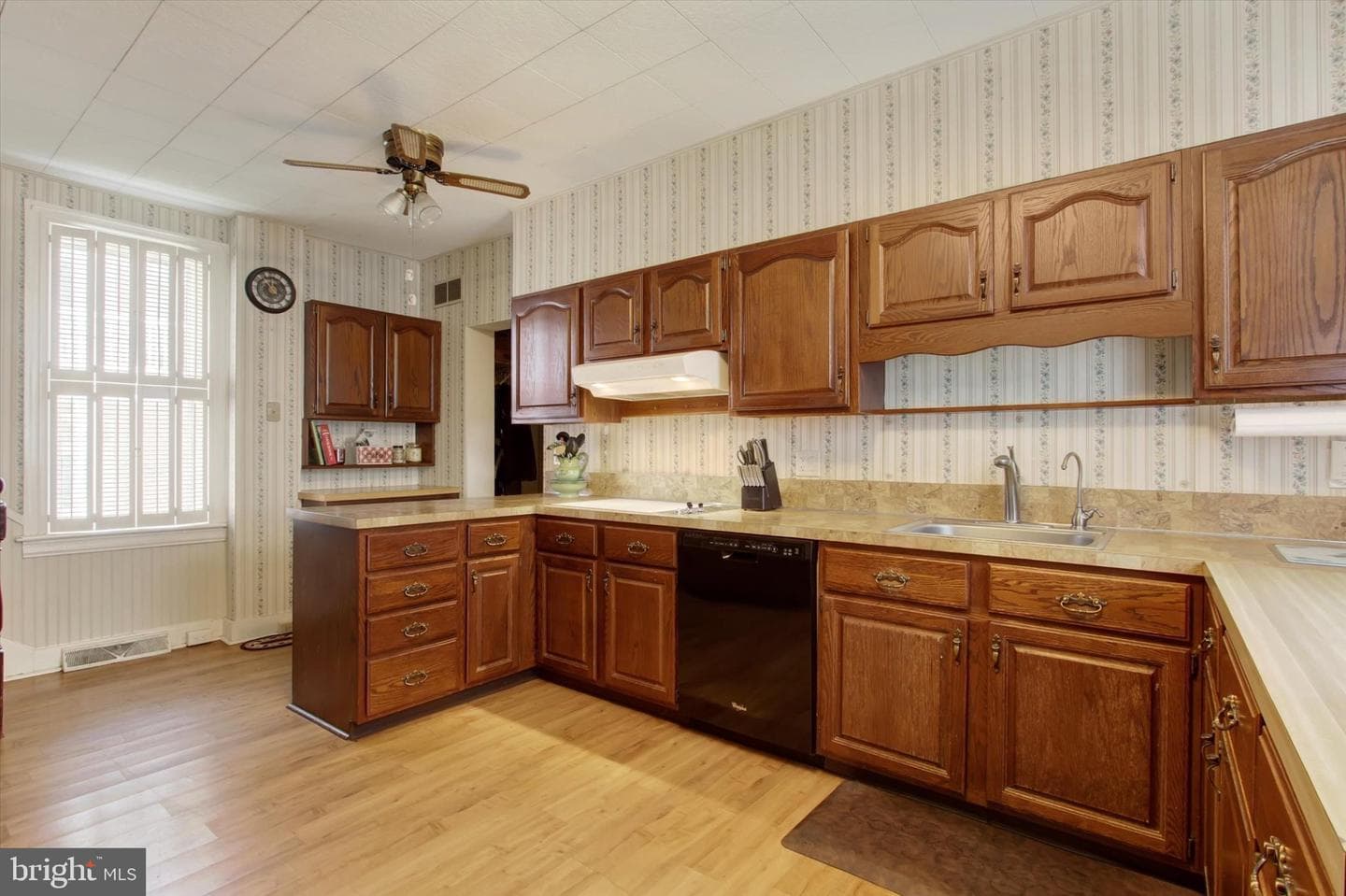 460 Baltimore Street photo 22