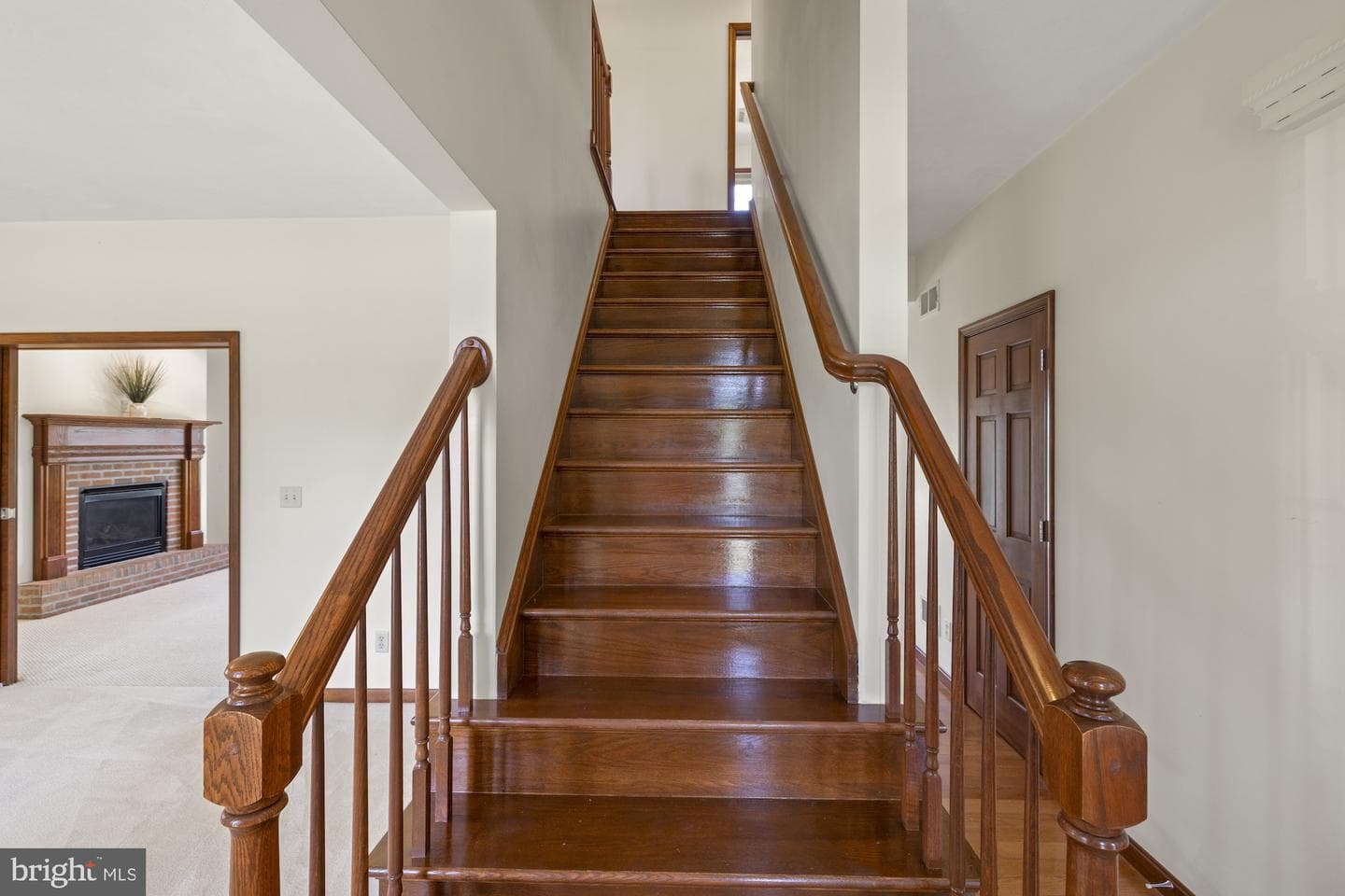 690 Grant Drive photo 27