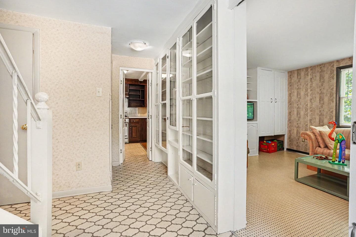 555 Studebaker Lane photo 3
