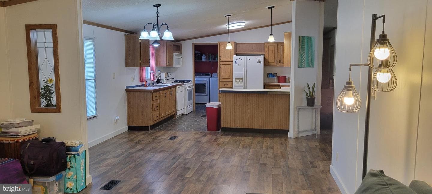 1021 Redwood Court photo 5