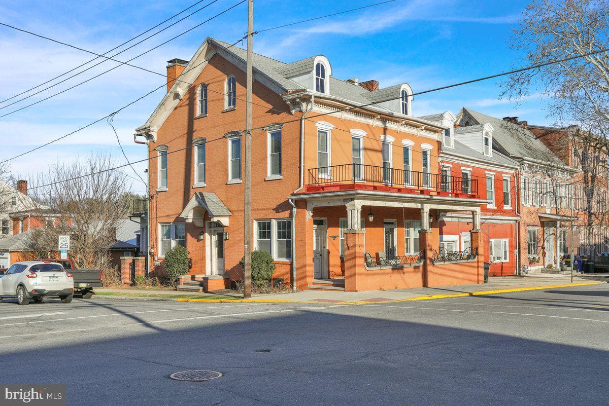 161 W High Street photo 2