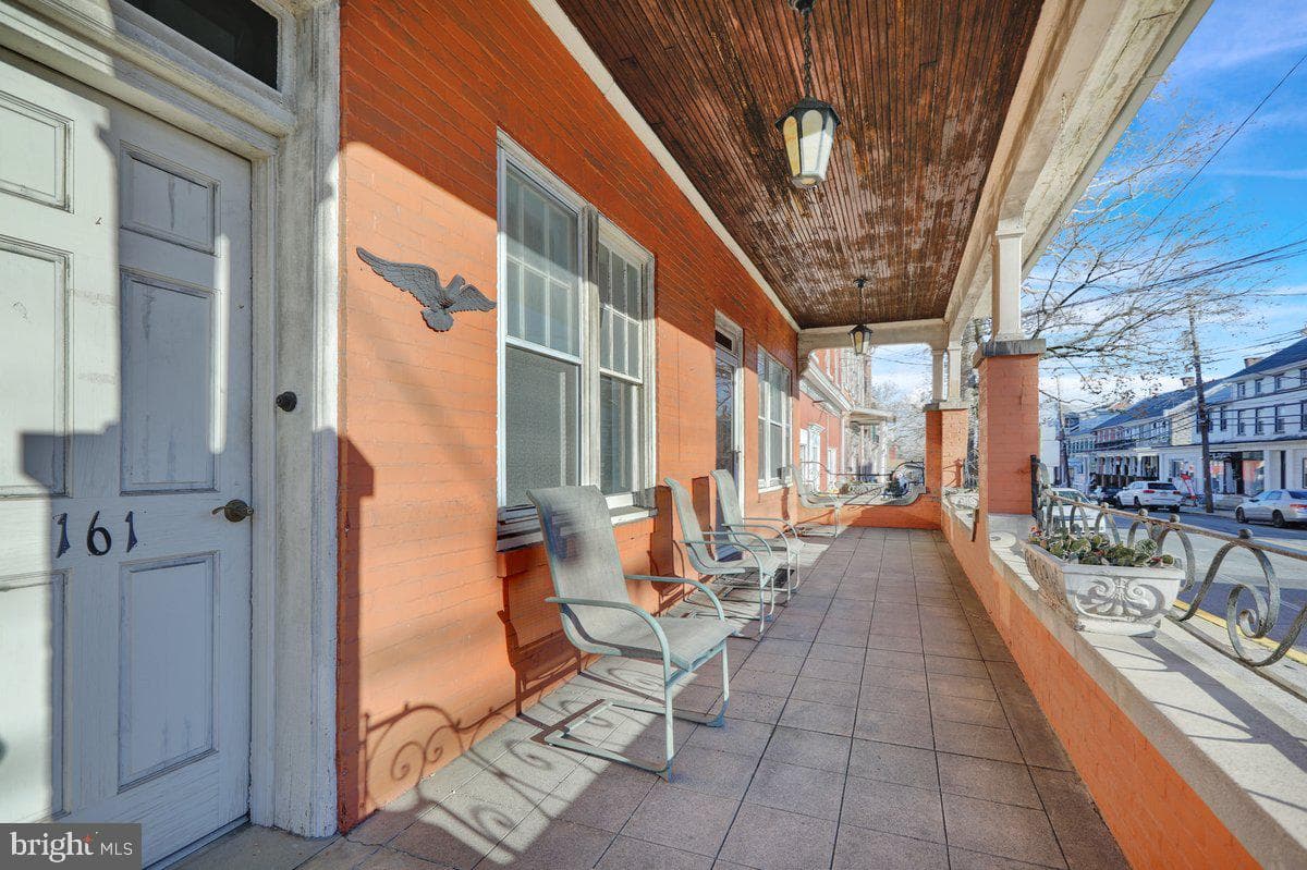 161 W High Street photo 5