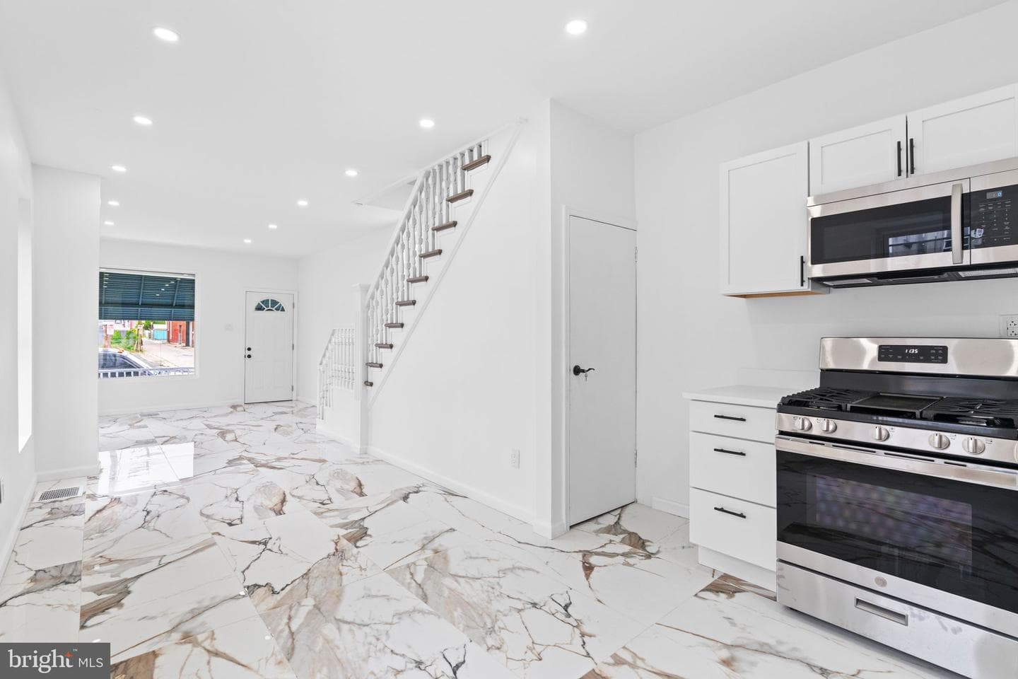 910 Pike Street photo 13