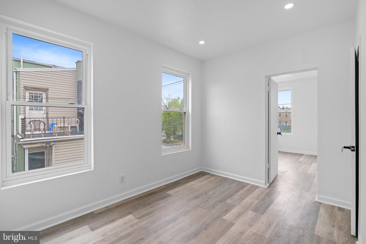 910 Pike Street photo 24